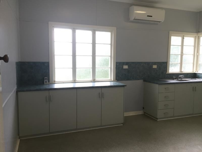 8 Hollingsworth Street, Kawana QLD 4701